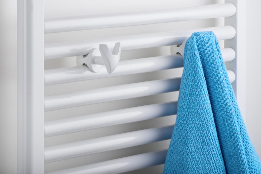 foto di termosifone con accessori porta asciugamano MB fix