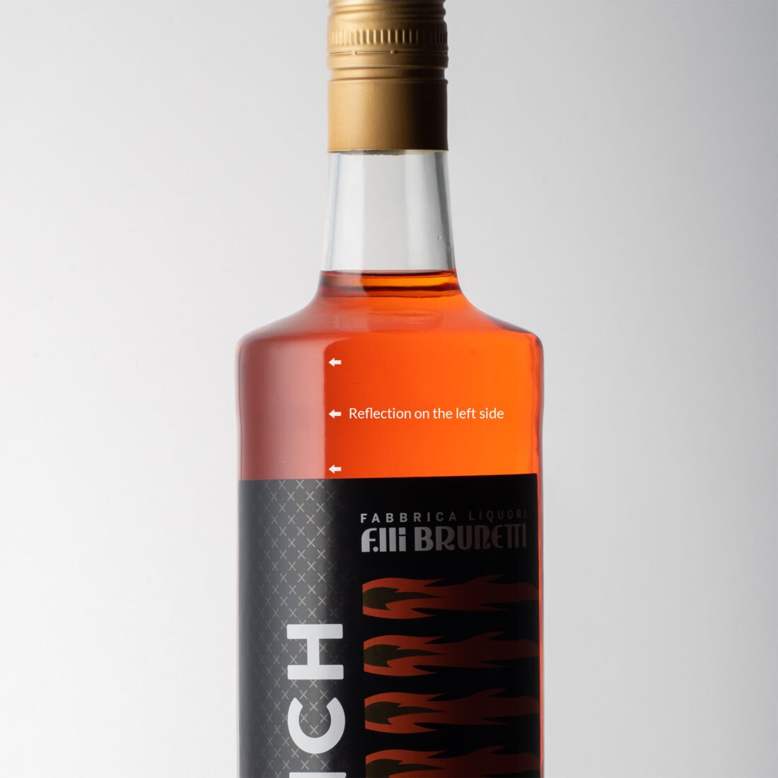 Brunetti liqueur bottle, lighting example with reflection on the left. Professional photography service in Bassano del Grappa by Inlet Studio.