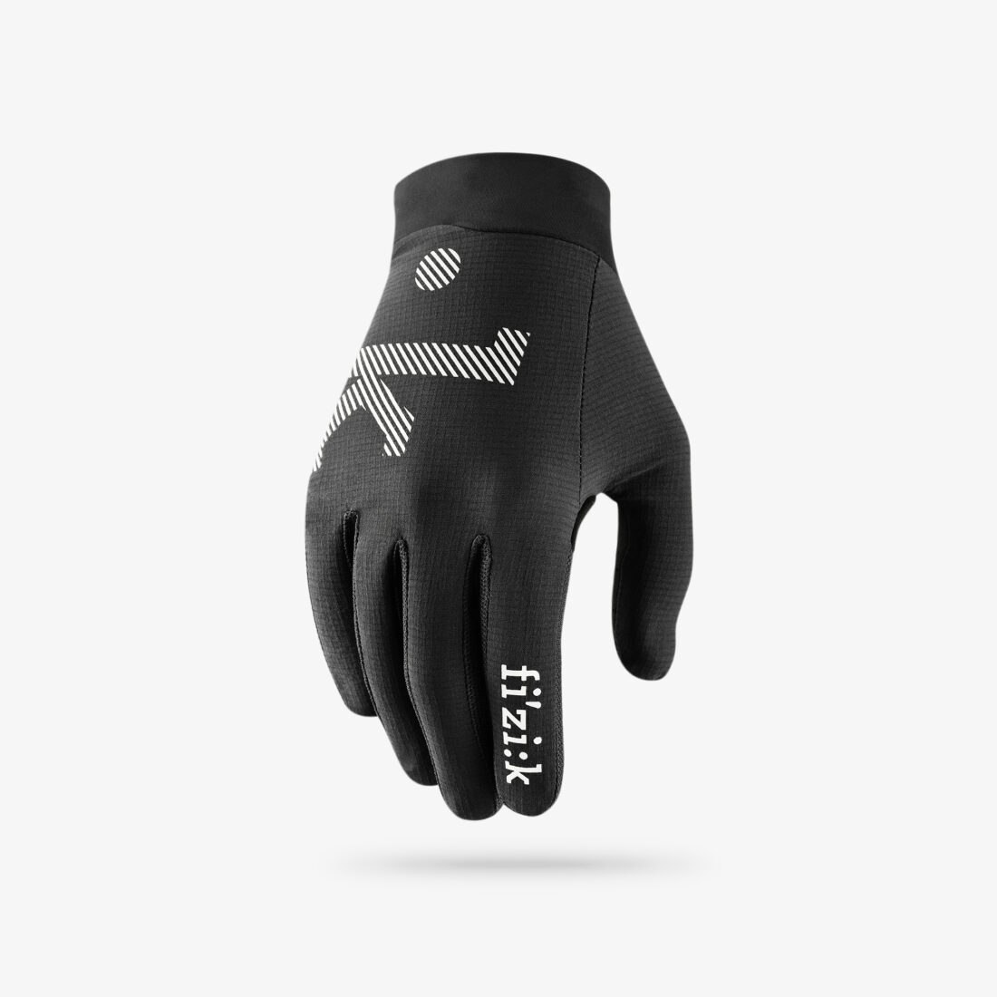 Guanto da ciclismo Fizik nero fotografato in modo professionale a Bassano del Grappa da Inlet Studio.