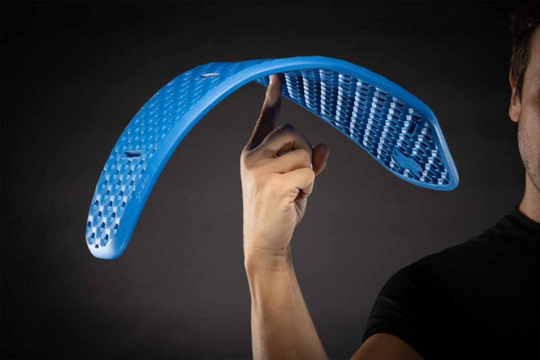 Protezione tecnica blu flessibile e leggera prodotta da Shred, servizio professionale a Veneto di Inlet Studio.