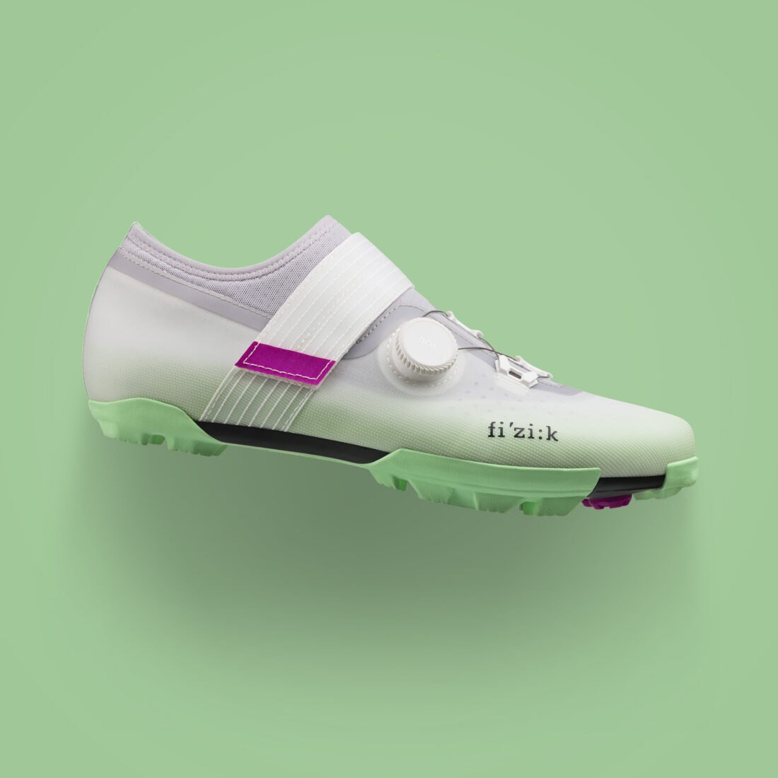 Scarpa da ciclismo Fizik bianca e verde, servizio professionale a Veneto realizzato da Inlet Studio.